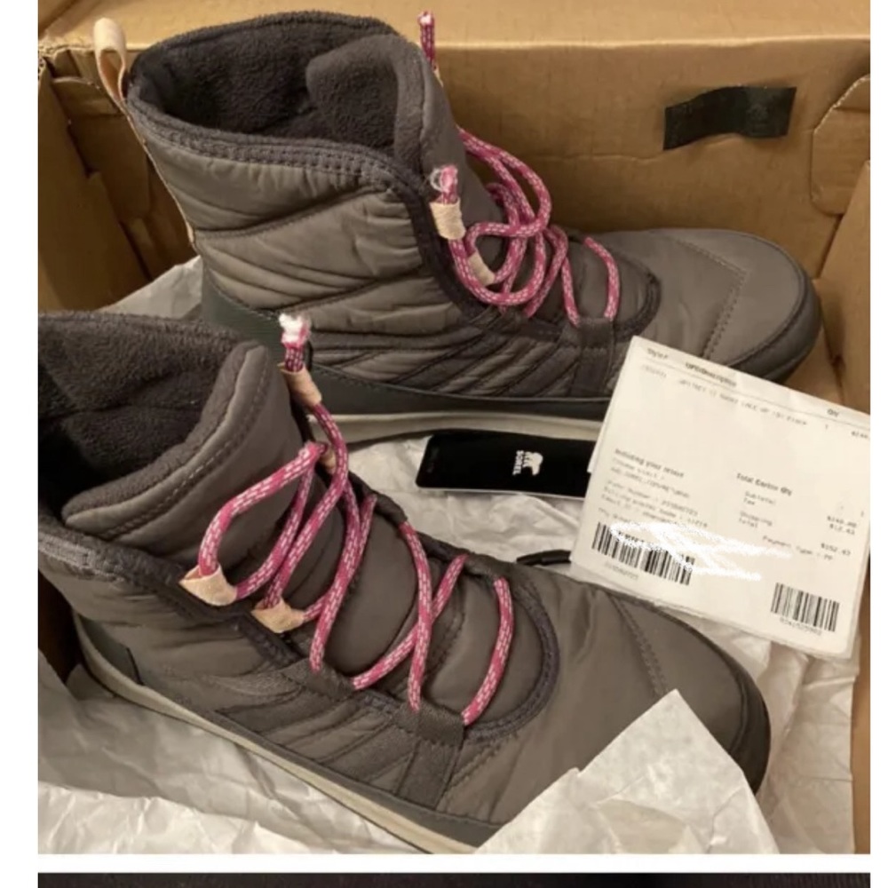 sorel boots size 5. Waterproof. Recent purchase. Original Box/receipt